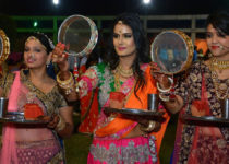 Why and how is celebrated the festival of Karva Chauth? Everything go