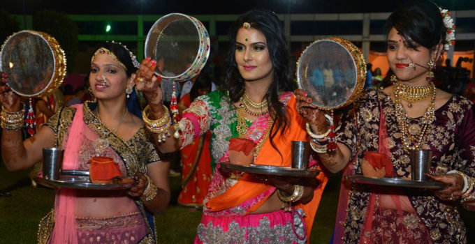 Why and how is celebrated the festival of Karva Chauth? Everything go