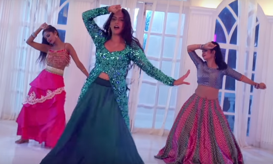 Akshara Singh Song Ek Lakh Ka Lehnga Was A Big Hit On Youtube